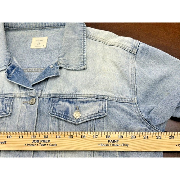 Bridge By Gly For Buckle Distressed Washed Denim Light Blue Jean Jacket Sz LARGE - Picture 4 of 16